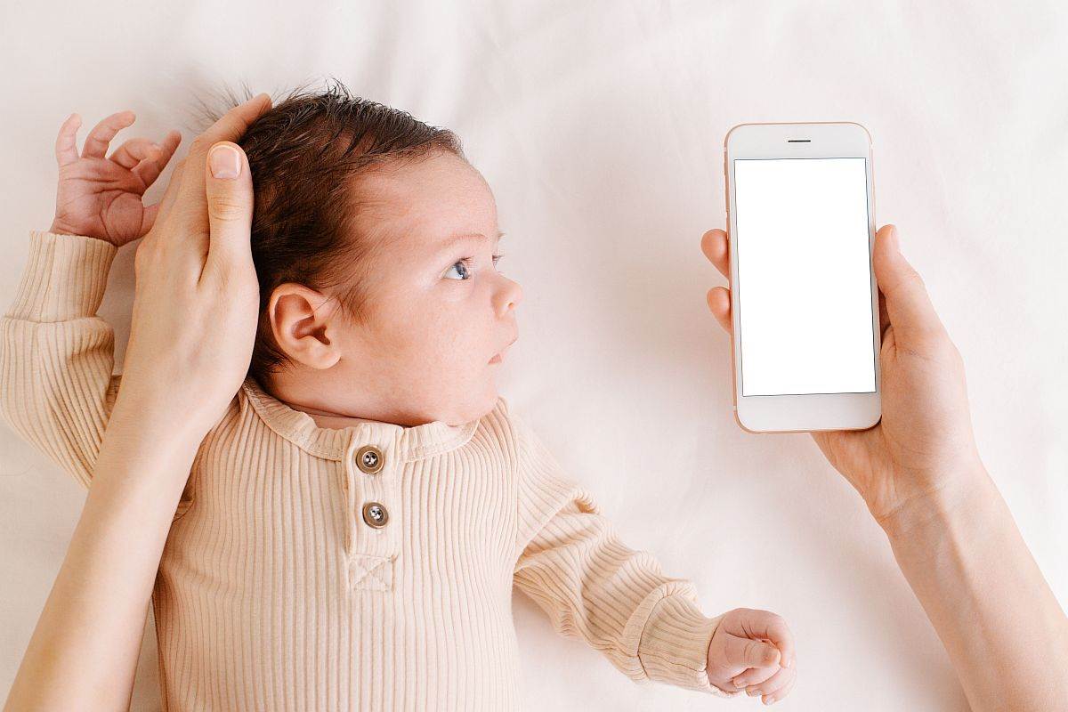 Mama pomoću blica telefona otkrila rak kod bebe