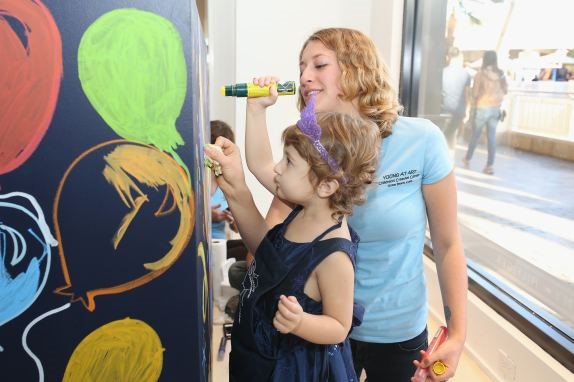 tomi-hilfiger-zabavno-popodne-za-malisane