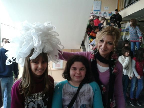 skolsko-dvoriste-okiceno-recikliranim-pahuljama