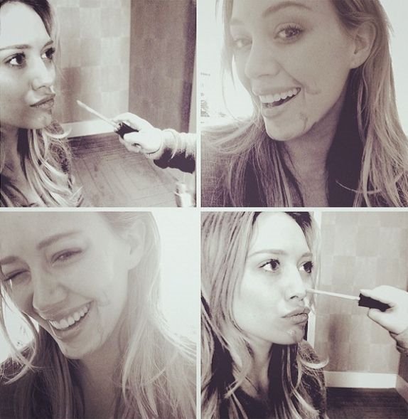 hilari-daf-pod-cetkicom-licnog-sminkera-svog-sina