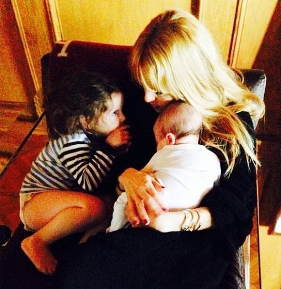 rejcel-zoe-savetuje-kako-napraviti-balans-izmedju-karijere-i-maj