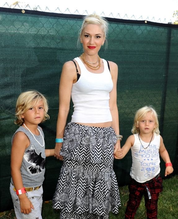 poznate-mame-okruzene-decacima