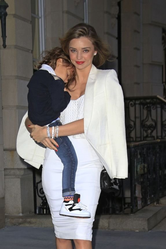 miranda-ker-uziva-u-drustvu-svog-sina-foto