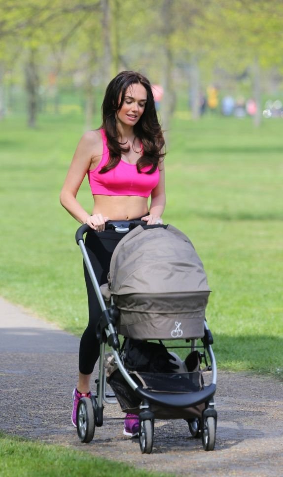 tamara-eklston-mesec-dana-posle-porodjaja-foto