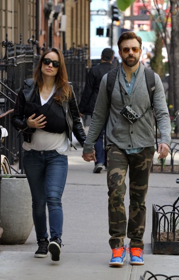 olivija-vajld-u-prvoj-setnji-sa-sinom-foto