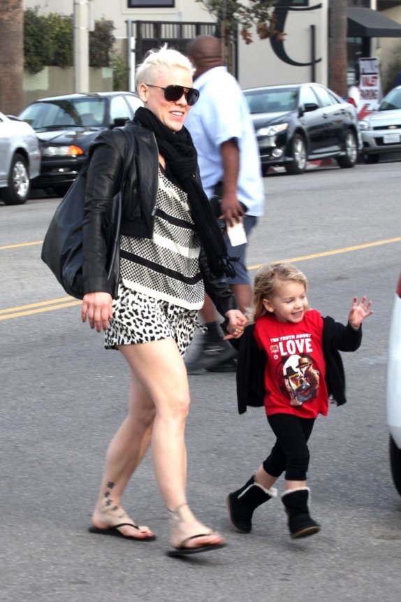 stil-poznatih-trudnica-za-leto-2014