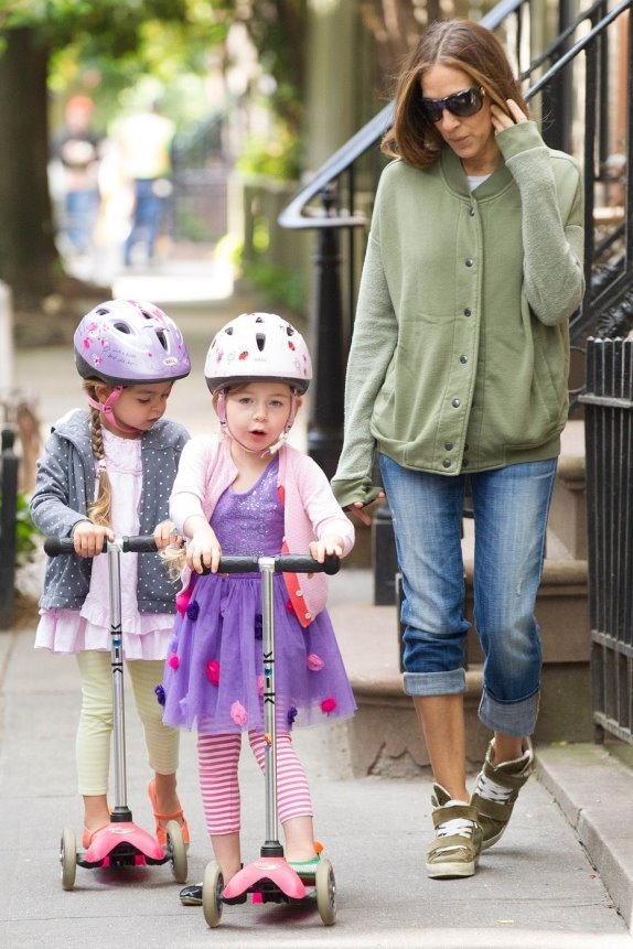 male-modne-ikone-na-trotinetu-foto