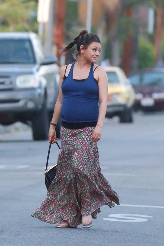 trudnicki-stil-mile-kunis-foto