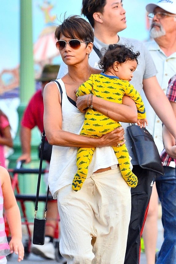 hale-beri-porodicna-avantura-u-diznilendu-foto