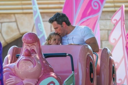 ben-aflek-na-najsrecnijem-mestu-na-svetu-foto