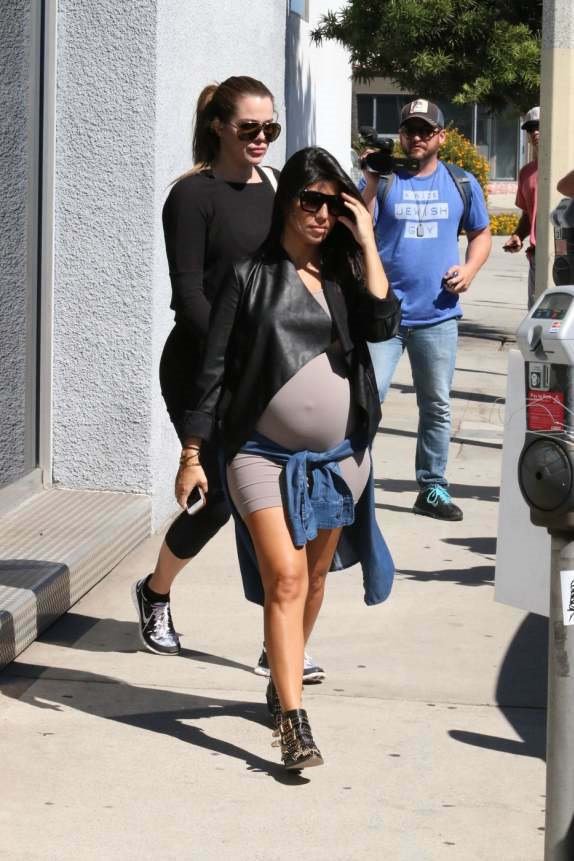 kortni-kardasijan-moderna-i-u-poodmakloj-trudnoci-foto