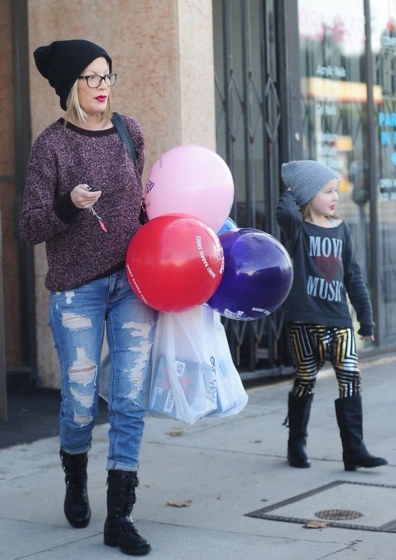 vreme-rezervisano-za-zensko-drustvo-poznate-mame-i-cerke-u-setnj