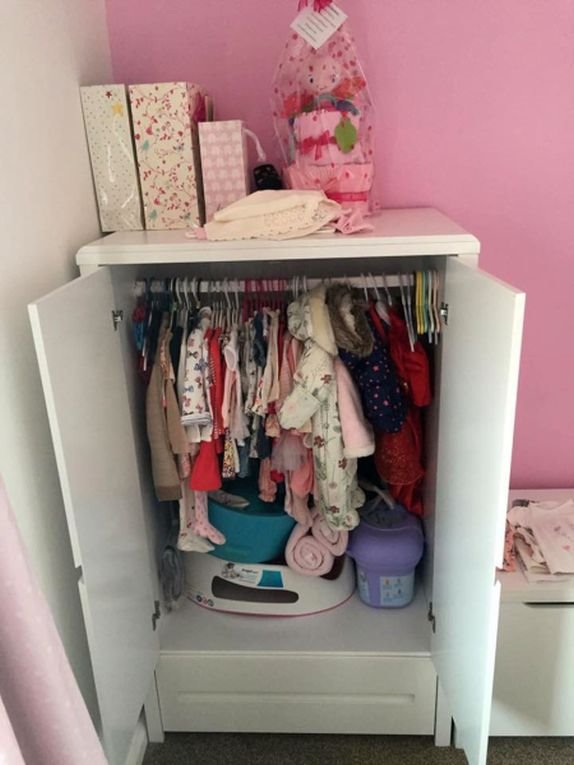 ne-obicna-prica-decak-u-roze-sobi-foto