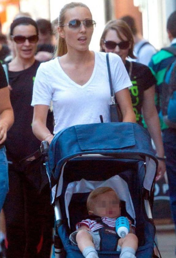 ekskluzivne-fotografije-jelena-djokovic-sa-sinom-na-vimbldonu-fo