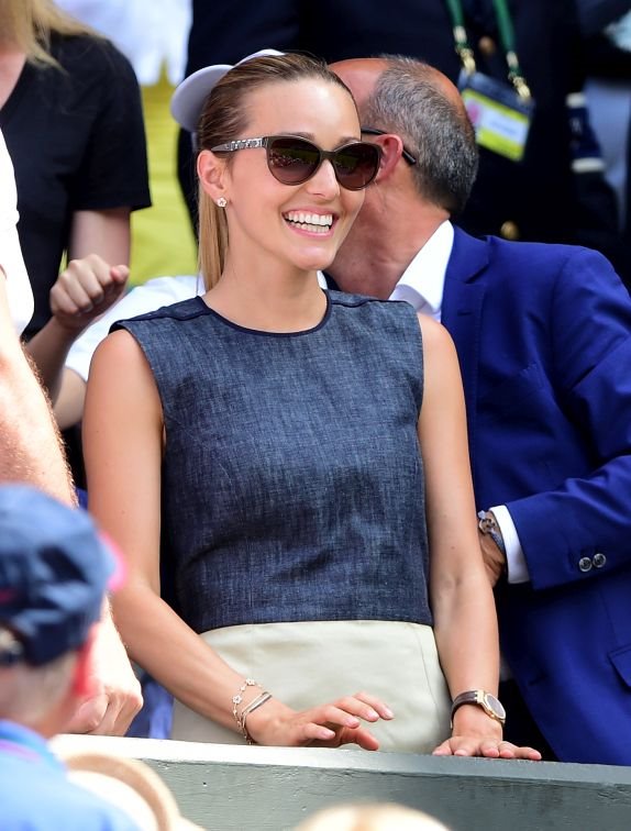 jelena-djokovic-na-vimbldonu-jednostavan-stil-poznate-mame-oduse
