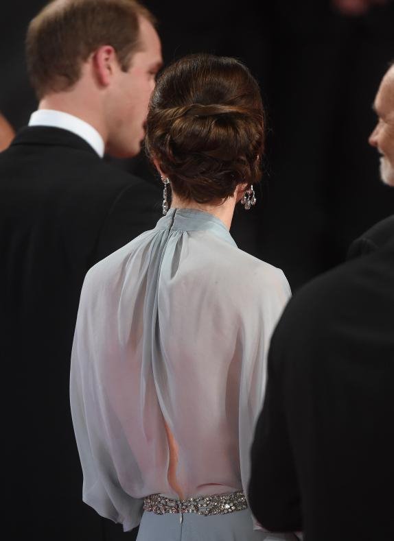 o-njoj-danas-svi-pricaju-bozanstvena-plava-haljina-kejt-midlton