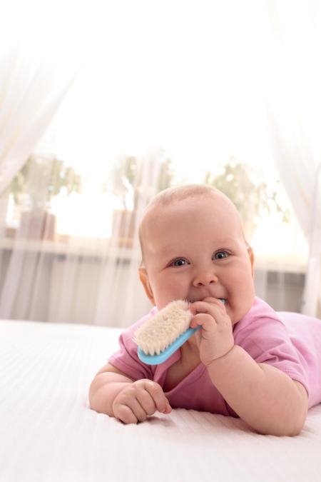 10-mesec-radoznalost-kojoj-nema-kraja