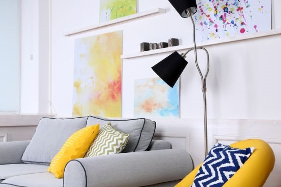 uredjenje-doma-kako-da-pravilno-postavite-slike-na-zidu