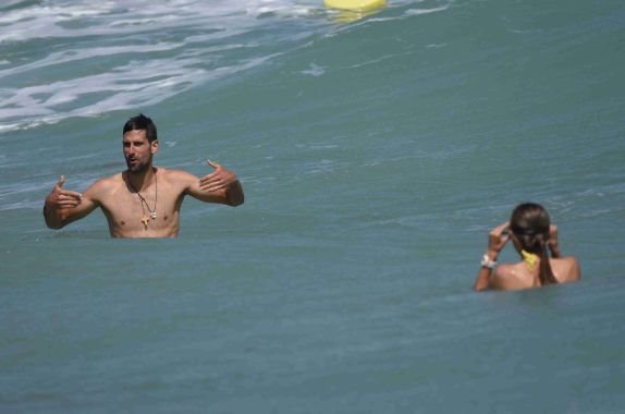 porodica-djokovic-u-spaniji-novak-i-jelena-uzivaju-u-carima-mora