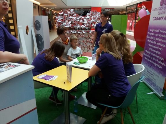 odrzano-yumama-savetovaliste-za-roditelje-u-soping-centru-usce