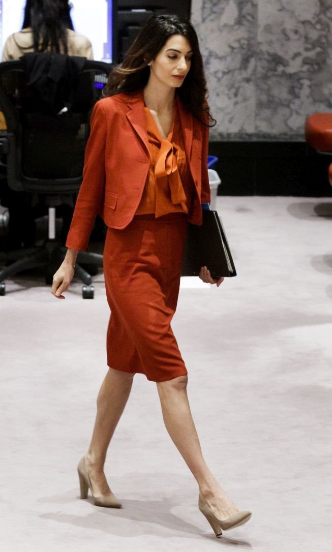 prvi-radni-dan-od-rodjenja-blizanaca-zanosna-amal-ponovo-odusevi