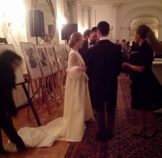 emotivni-govor-princezinog-oca-bacanje-bidermajera-i-srpsko-kolo