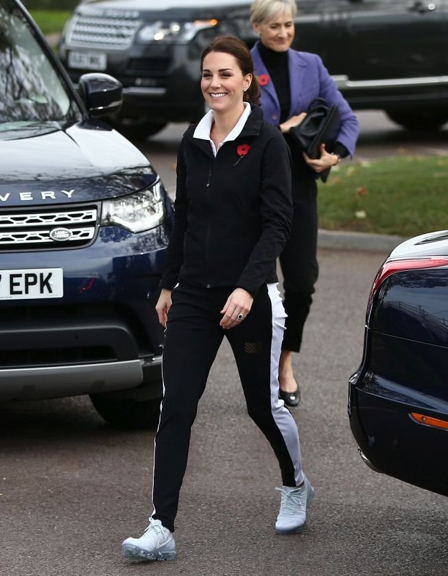 uvojci-u-repu-stikle-zamenjene-patikama-trudna-kejt-midlton-na-t