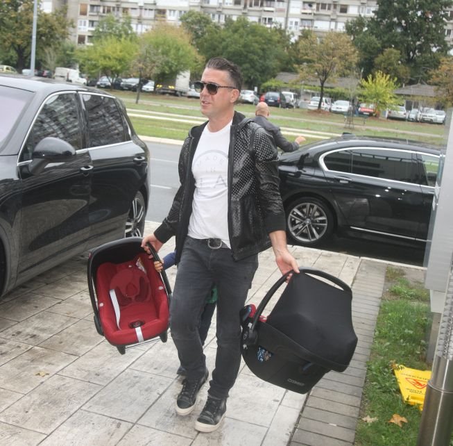 duplo-menjanje-pelena-duplo-uspavljivanje-dupli-grcevi-tata-zelj