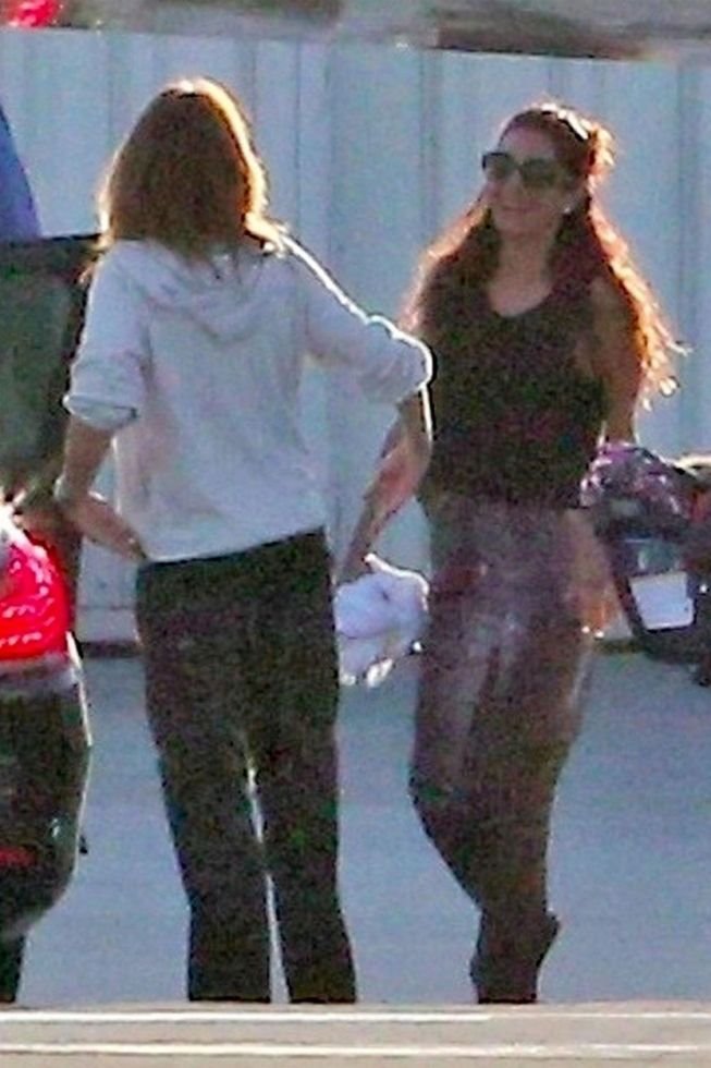 originalan-poklon-za-sve-putnike-u-avionu-od-porodice-kluni-izvi