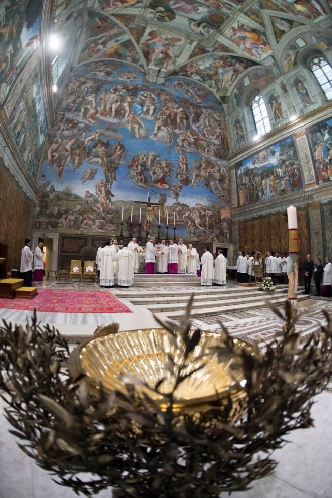 papa-franja-porucio-majkama-u-sikstinskoj-kapeli-podojite-ih-ne