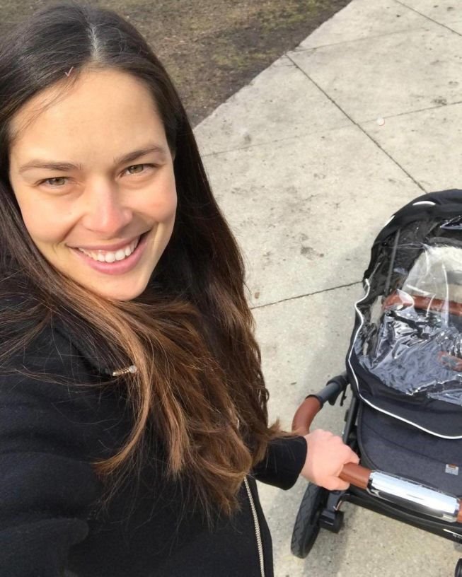 ponosna-mama-ana-ivanovic-objavila-fotografiju-iz-prve-setnje-sa