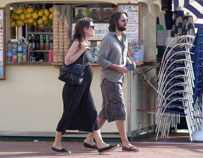 na-putu-jos-jedna-kraljevska-beba-prelepa-princeza-postaje-majka