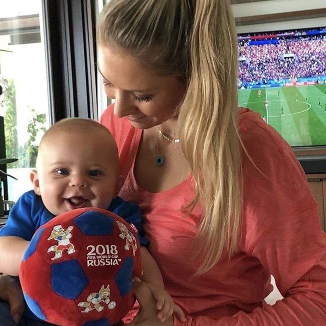 decaci-navijaju-za-spaniju-a-devojcice-za-rusiju-svetsko-prvenst