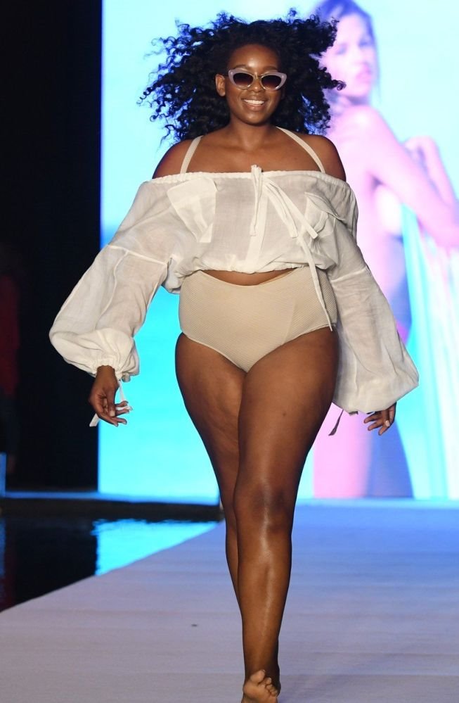 revija-kupacih-kostima-o-kojoj-danima-prica-citav-svet-mama-mane