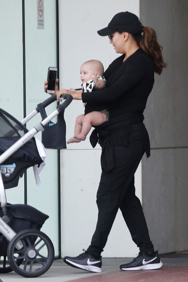 eva-longorija-i-santijago-osvajaju-australiju-foto