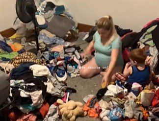 kako izgleda slaganje odece sa 12 dece