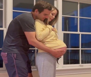 tate, ponesite trudnicki stomak umesto mame