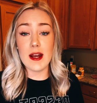 kontroverzna mama koja dozvoljava deci daa psuju