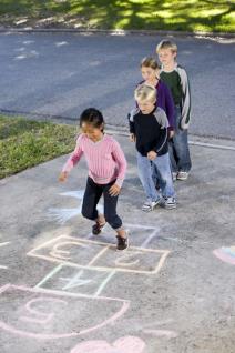 igrajte-se-napolju-predlozi-za-decje-igre-u-prirodi