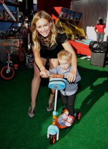 deca-poznatih-na-svetskoj-premijeri-crtanog-filma-avioni