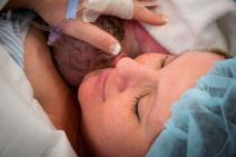 dzejn-mekre-emocija-porodjaja-zabelezena-fotoaparatom