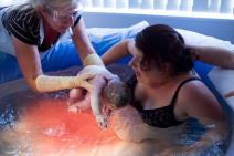 dzejn-mekre-emocija-porodjaja-zabelezena-fotoaparatom