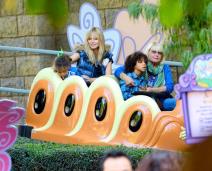 hajdi-klum-nezaboravan-porodicni-dan-u-diznilendu