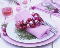 ruzicasta-praznicna-dekoracija