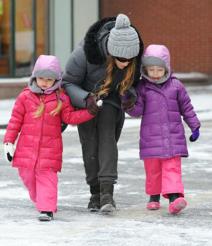 sara-dzesika-parker-sa-sneznim-princezama