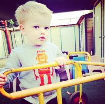 hilari-daf-pod-cetkicom-licnog-sminkera-svog-sina