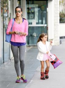 alesandra-ambrozio-u-setnji-decom