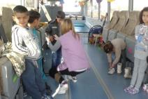 autobus-putujuci-vrtic-za-romske-malisane