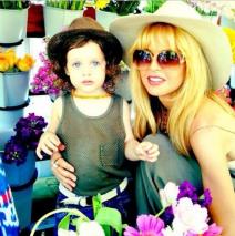 rejcel-zoe-savetuje-kako-napraviti-balans-izmedju-karijere-i-maj