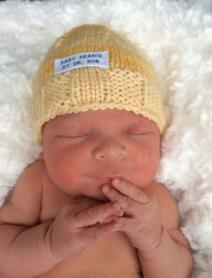 lekar-koji-sprema-poklone-za-svaku-bebu-kojoj-pomogne-da-dodje-n